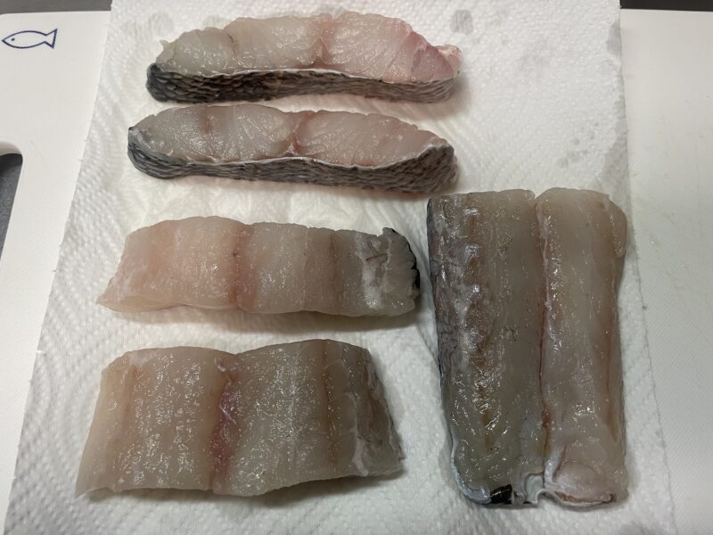 白身魚の切り身の準備｜フィッシュアンドチップスの作り方とレシピ