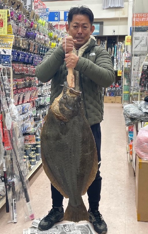 島根県漁港で座布団ヒラメ釣れる